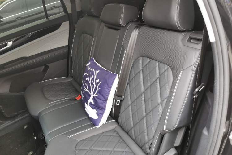 Used Volkswagen Teramont 2024 530 V6 All-Wheel-Drive Dragon Edition Left Rear Seat
