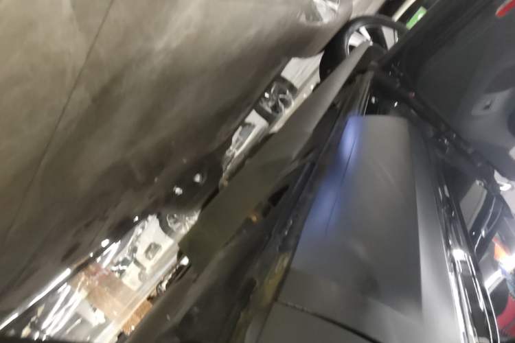 Used Volkswagen Teramont 2024 530 V6 All-Wheel-Drive Dragon Edition Left Side Sill
