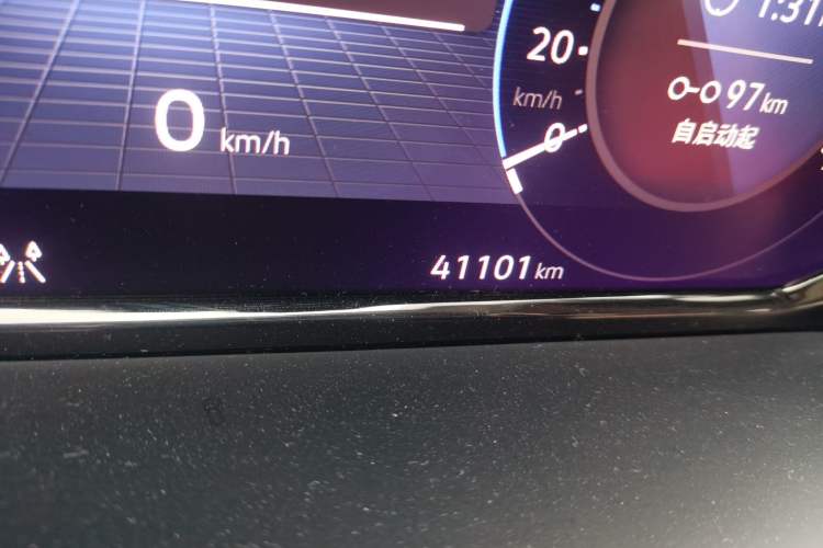Used Volkswagen Teramont 2024 530 V6 All-Wheel-Drive Dragon Edition Odometer Close Up