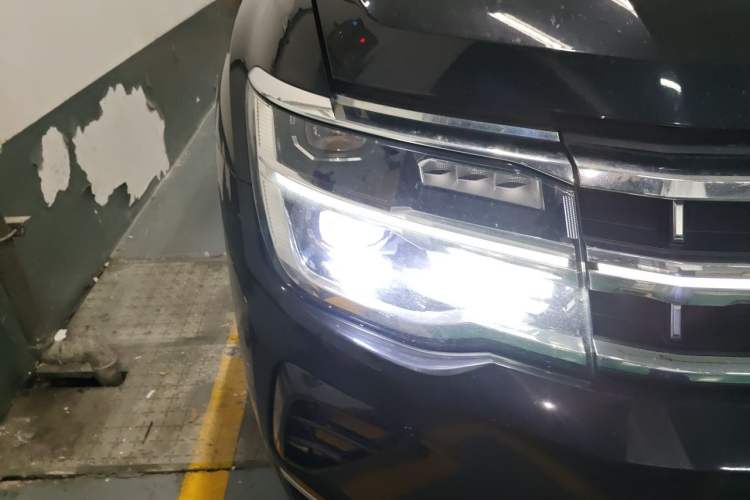 Used Volkswagen Teramont 2024 380TSI All-Wheel Drive Longyao Edition Right Front Headlight
