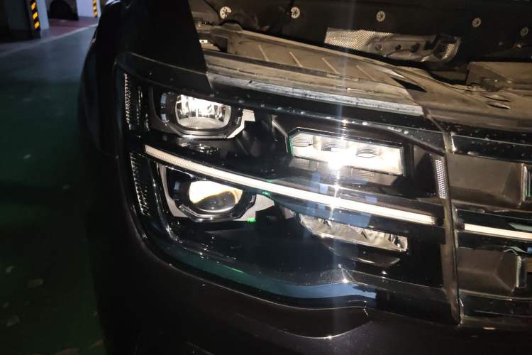 Used Volkswagen Teramont 2024 380TSI All-Wheel Drive Longyao Edition Right Front Headlight