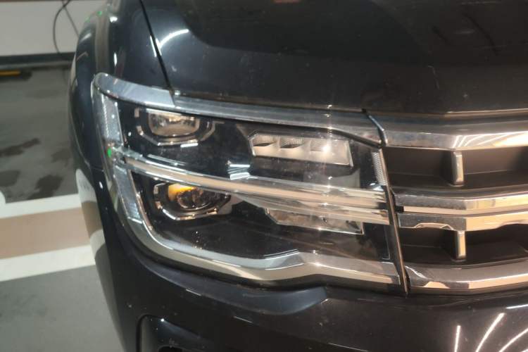 Used Volkswagen Teramont 2024 380TSI All-Wheel Drive Longyao Edition Right Front Headlight