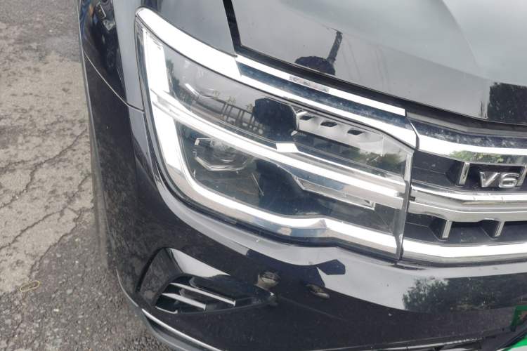 Used Volkswagen Teramont 2024 530 V6 All-Wheel-Drive Dragon Edition Right Front Headlight