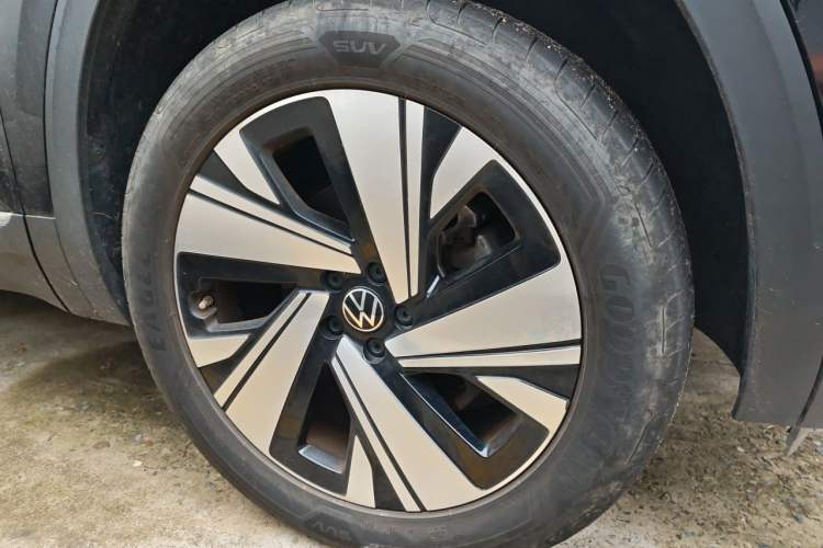 Used Volkswagen Teramont 2024 380TSI All-Wheel Drive Longyao Edition Right Front Wheel Hub