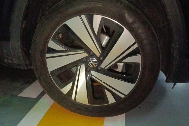 Used Volkswagen Teramont 2024 380TSI All-Wheel Drive Longyao Edition Right Front Wheel Hub