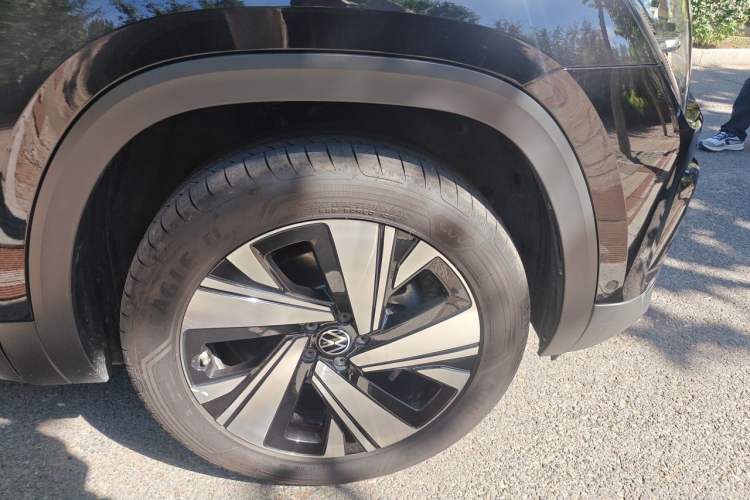 Used Volkswagen Teramont 2024 380TSI All-Wheel Drive Longyao Edition Right Front Wheel Hub