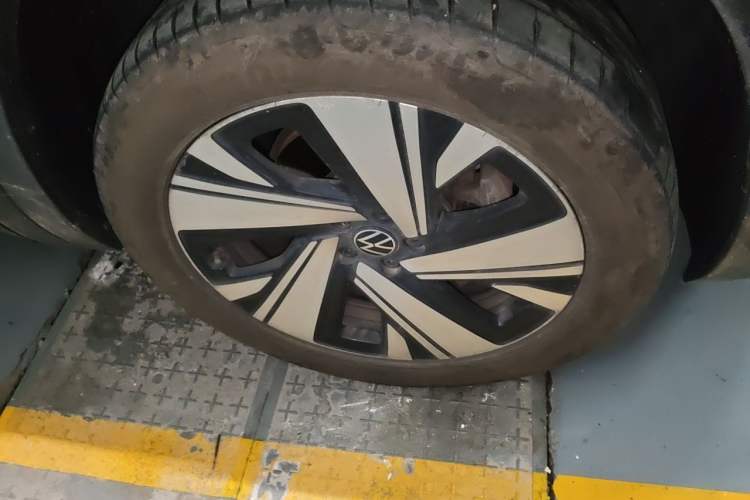 Used Volkswagen Teramont 2024 380TSI All-Wheel Drive Longyao Edition Right Front Wheel Hub