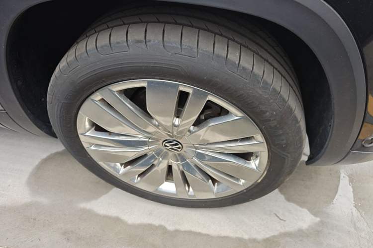 Used Volkswagen Teramont 2024 380TSI Four-Wheel Drive Longxiang Edition Right Front Wheel Hub