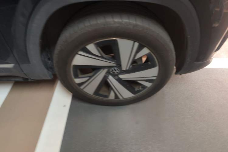 Used Volkswagen Teramont 2024 380TSI All-Wheel Drive Longyao Edition Right Front Wheel Hub