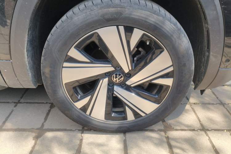 Used Volkswagen Teramont 2024 380TSI Four-Wheel Drive Prestige Luxury Edition Right Front Wheel Hub