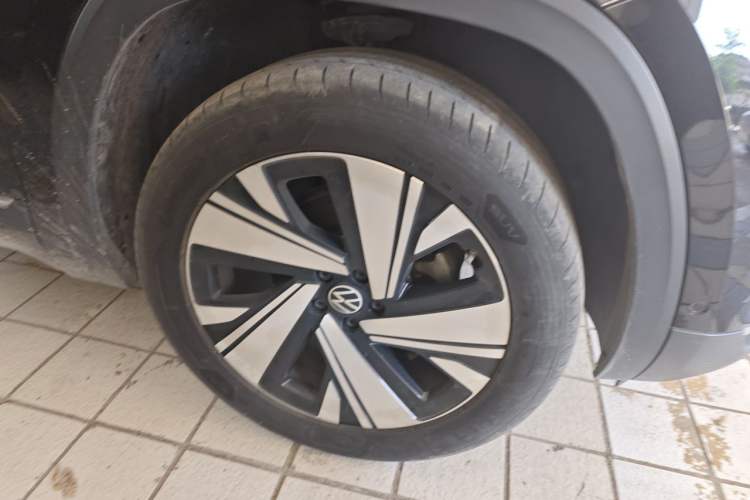 Used Volkswagen Teramont 2024 380TSI Four-Wheel Drive Prestige Luxury Edition Right Front Wheel Hub