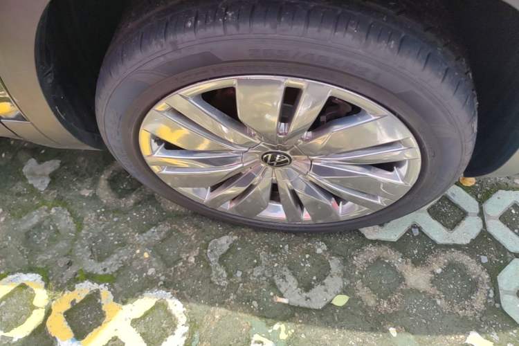 Used Volkswagen Teramont 2024 380TSI All-Wheel Drive Longyao Edition Right Front Wheel Hub