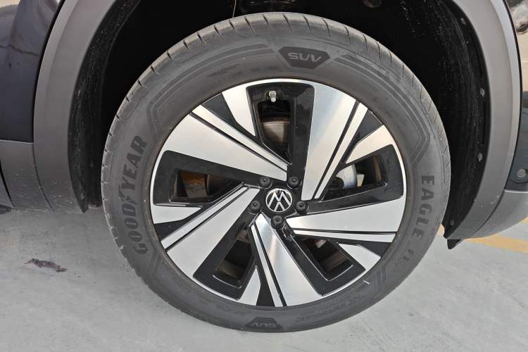 Used Volkswagen Teramont 2024 380TSI All-Wheel Drive Longyao Edition Right Front Wheel Hub