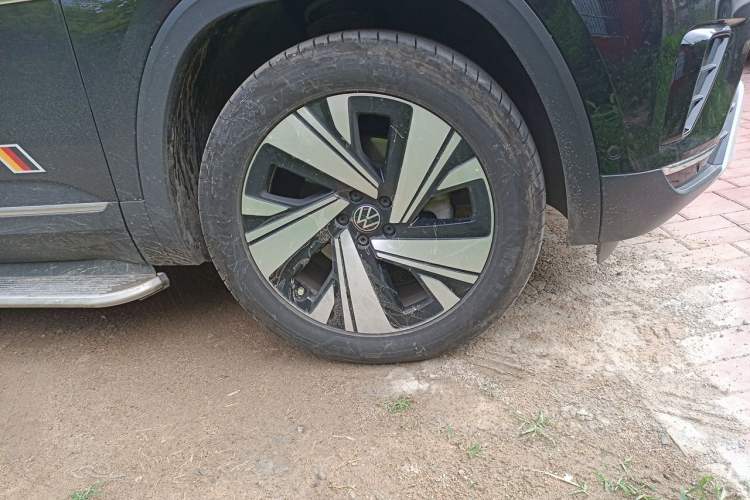 Used Volkswagen Teramont 2024 380TSI All-Wheel Drive Longyao Edition Right Front Wheel Hub