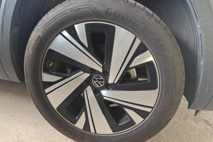 Used Volkswagen Teramont 2024 380TSI All-Wheel Drive Longyao Edition Right Front Wheel Hub