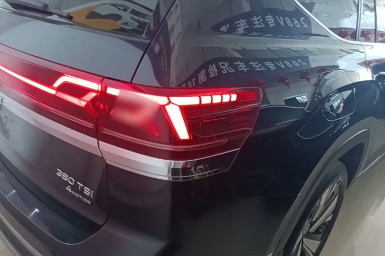 Used Volkswagen Teramont 2024 380TSI All-Wheel Drive Longyao Edition Right Rear Taillight