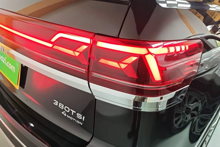 Used Volkswagen Teramont 2024 380TSI All-Wheel Drive Longyao Edition Right Rear Taillight