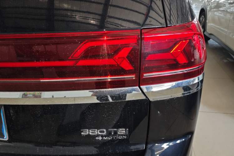 Used Volkswagen Teramont 2024 380TSI Four-Wheel Drive Prestige Luxury Edition Right Rear Taillight