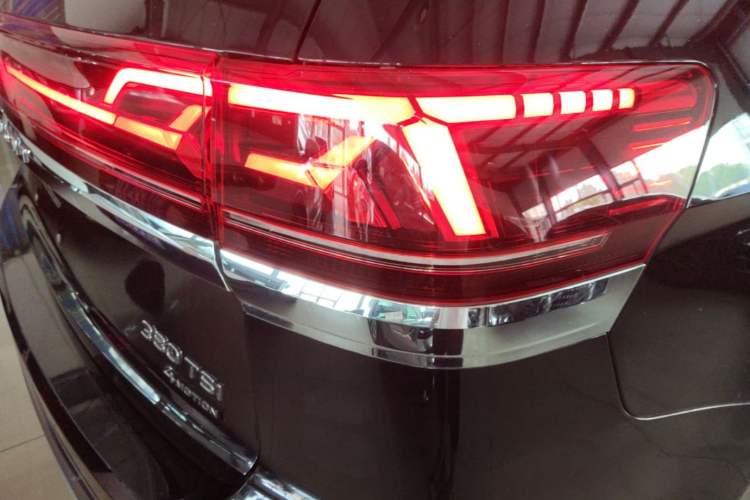 Used Volkswagen Teramont 2024 380TSI Four-Wheel Drive Prestige Flagship Edition Right Rear Taillight