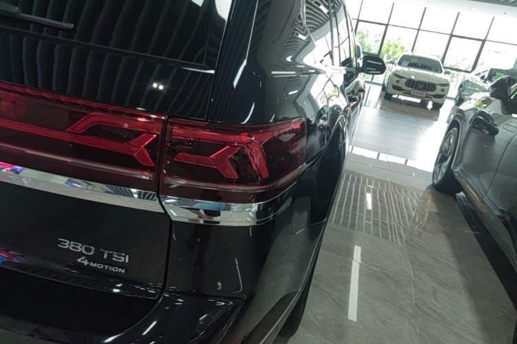 Used Volkswagen Teramont 2024 380TSI Four-Wheel Drive Prestige Luxury Edition Right Rear Taillight