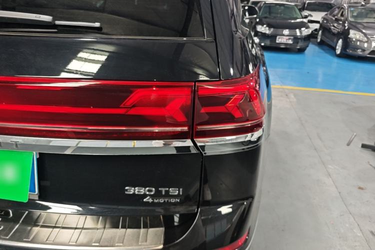Used Volkswagen Teramont 2024 380TSI Four-Wheel Drive Prestige Luxury Edition Right Rear Taillight