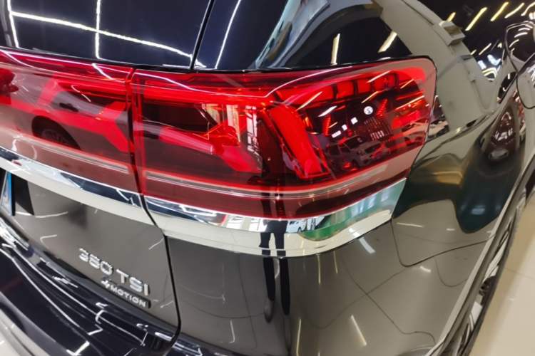 Used Volkswagen Teramont 2024 380TSI All-Wheel Drive Longyao Edition Right Rear Taillight