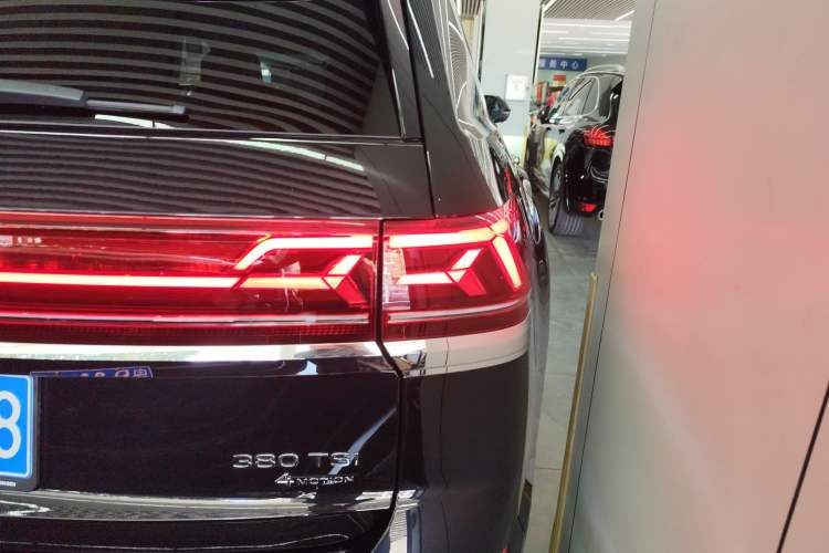 Used Volkswagen Teramont 2024 380TSI Four-Wheel Drive Prestige Luxury Edition Right Rear Taillight
