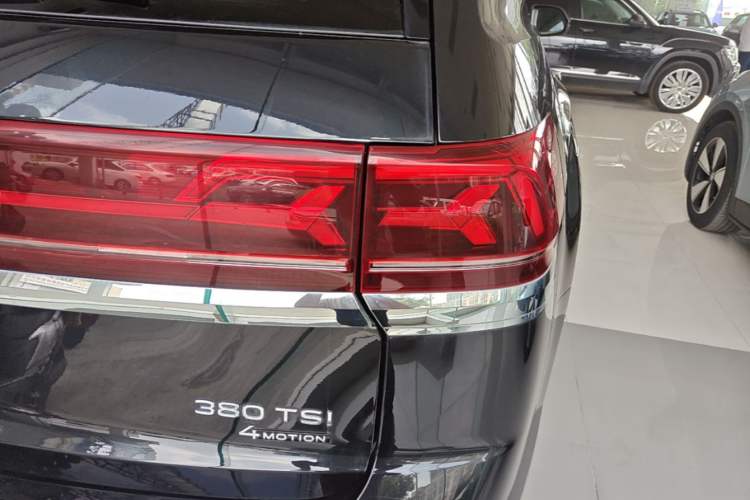 Used Volkswagen Teramont 2024 380TSI Four-Wheel Drive Longxiang Edition Right Rear Taillight