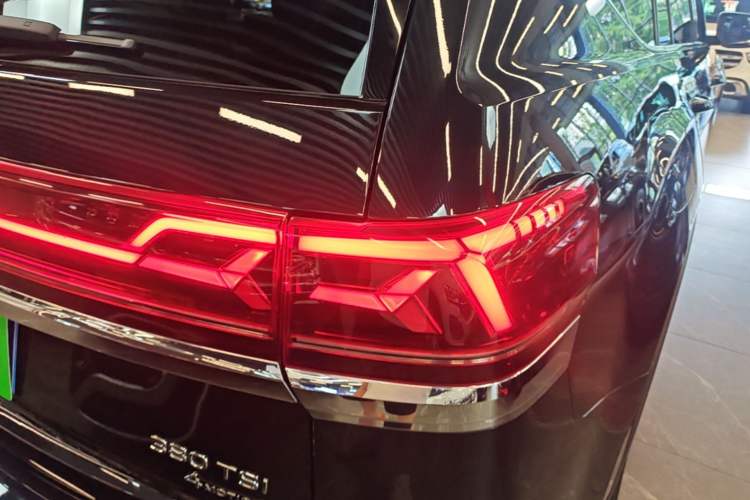 Used Volkswagen Teramont 2024 380TSI All-Wheel Drive Longyao Edition Right Rear Taillight