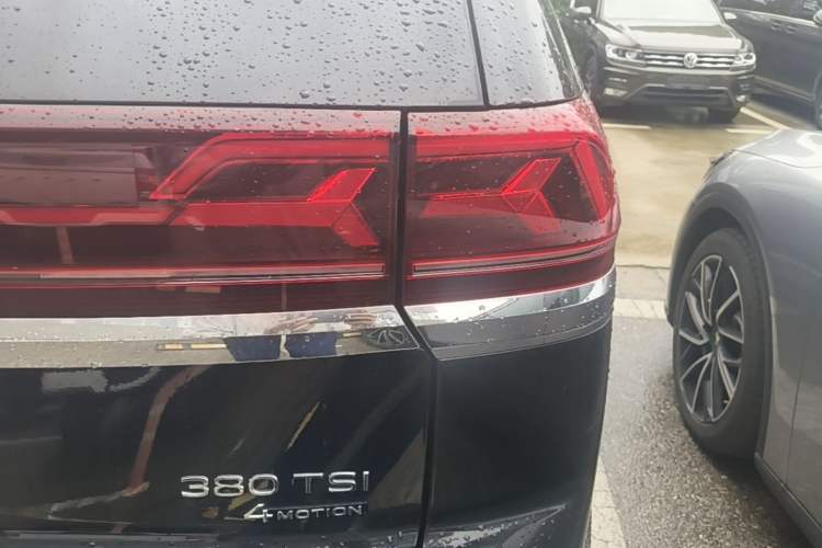 Used Volkswagen Teramont 2024 380TSI Four-Wheel Drive Longxiang Edition Right Rear Taillight