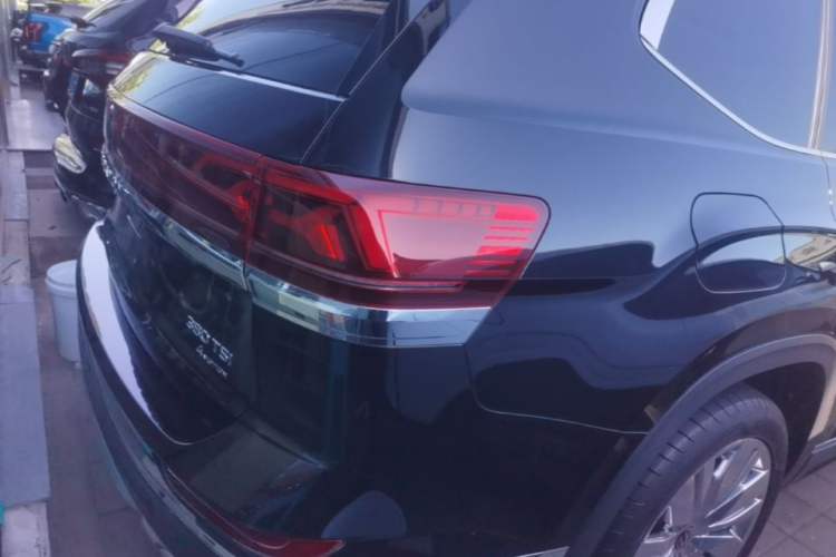 Used Volkswagen Teramont 2024 380TSI Four-Wheel Drive Prestige Flagship Edition Right Rear Taillight