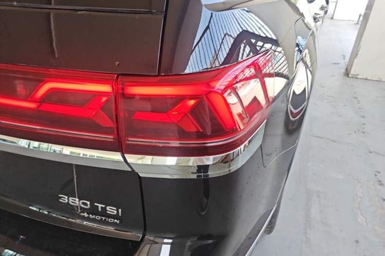 Used Volkswagen Teramont 2024 380TSI Four-Wheel Drive Longxiang Edition Right Rear Taillight