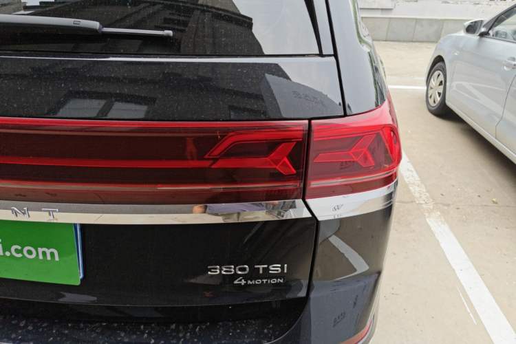 Used Volkswagen Teramont 2024 380TSI All-Wheel Drive Longyao Edition Right Rear Taillight