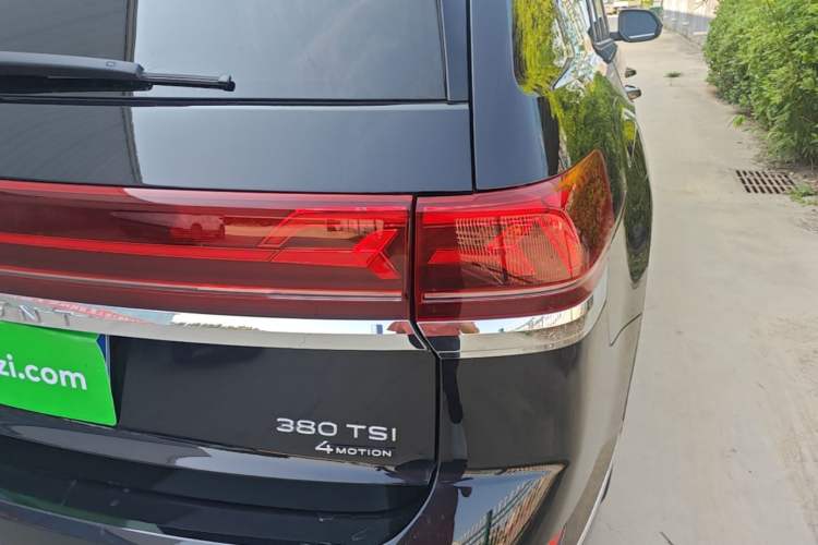 Used Volkswagen Teramont 2024 380TSI Four-Wheel Drive Prestige Luxury Edition Right Rear Taillight