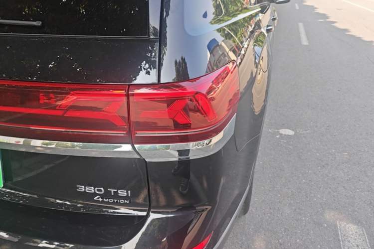 Used Volkswagen Teramont 2024 380TSI Four-Wheel Drive Prestige Luxury Edition Right Rear Taillight