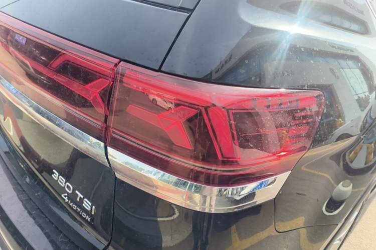 Used Volkswagen Teramont 2024 380TSI Four-Wheel Drive Prestige Flagship Edition Right Rear Taillight
