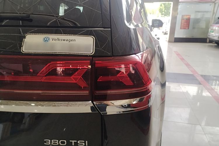 Used Volkswagen Teramont 2024 380TSI Four-Wheel Drive Prestige Luxury Edition Right Rear Taillight
