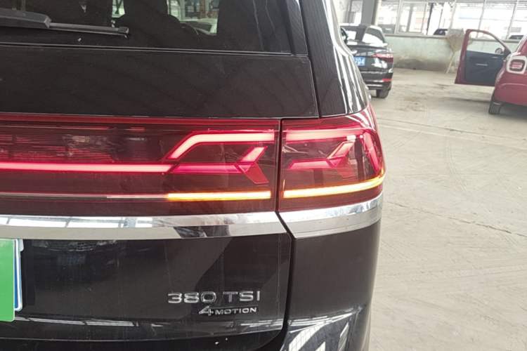 Used Volkswagen Teramont 2024 380TSI Four-Wheel Drive Prestige Luxury Edition Right Rear Taillight