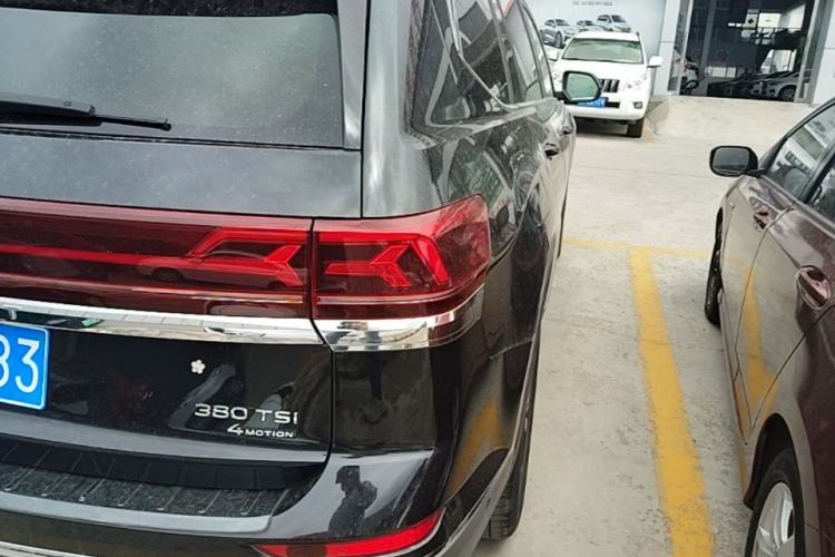 Used Volkswagen Teramont 2024 380TSI Four-Wheel Drive Prestige Luxury Edition Right Rear Taillight