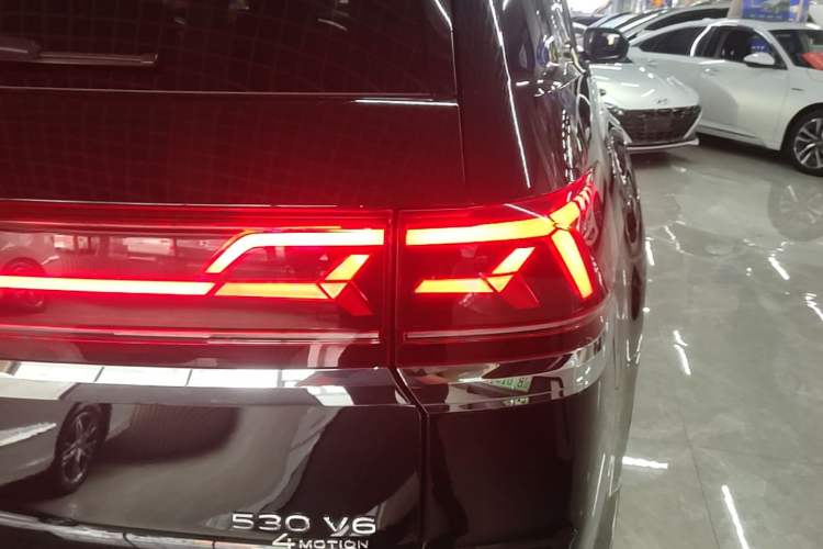 Used Volkswagen Teramont 2024 530 V6 All-Wheel-Drive Dragon Edition Right Rear Taillight