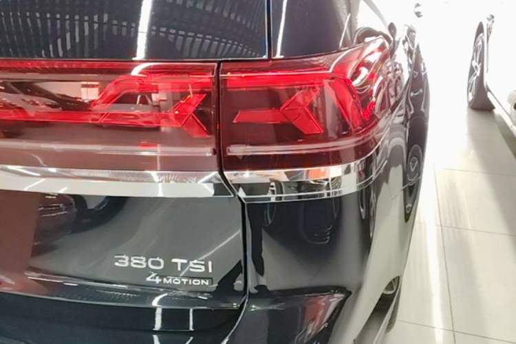 Used Volkswagen Teramont 2024 380TSI Four-Wheel Drive Prestige Luxury Edition Right Rear Taillight