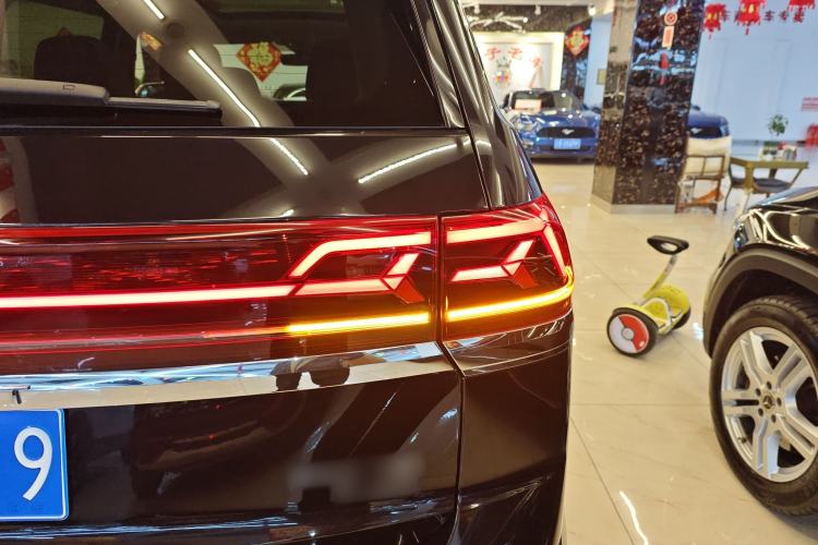 Used Volkswagen Teramont 2024 380TSI Four-Wheel Drive Prestige Luxury Edition Right Rear Taillight
