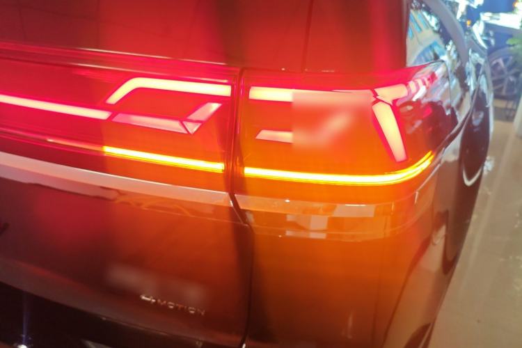 Used Volkswagen Teramont 2024 380TSI Four-Wheel Drive Dragon Edition Right Rear Taillight