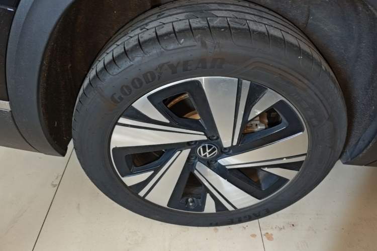 Used Volkswagen Teramont 2024 380TSI Four-Wheel Drive Prestige Luxury Edition Right Rear Wheel Hub