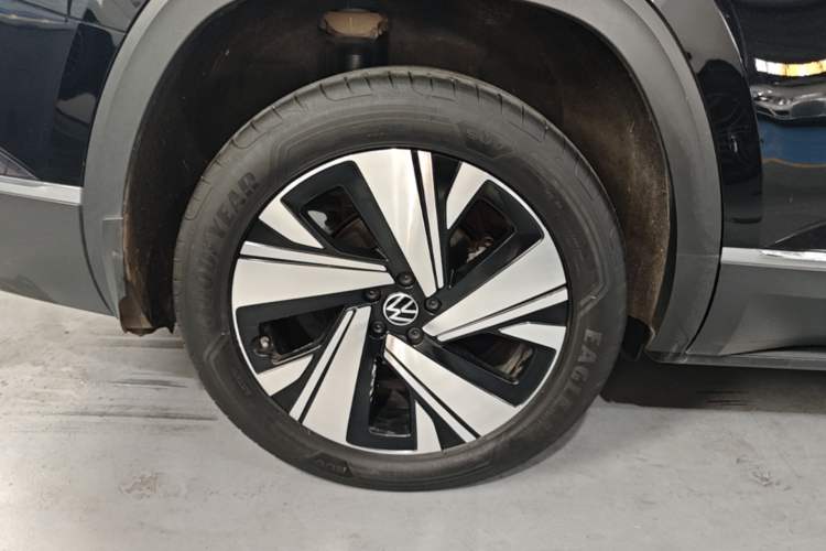 Used Volkswagen Teramont 2024 380TSI Four-Wheel Drive Prestige Luxury Edition Right Rear Wheel Hub