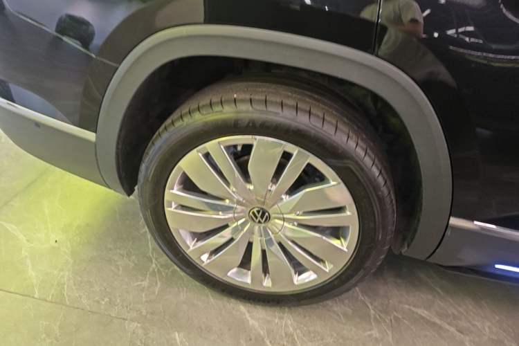 Used Volkswagen Teramont 2024 380TSI Four-Wheel Drive Longxiang Edition Right Rear Wheel Hub
