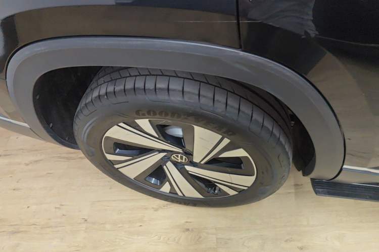 Used Volkswagen Teramont 2024 530 V6 All-Wheel Drive Prestige Luxury Edition Right Rear Wheel Hub