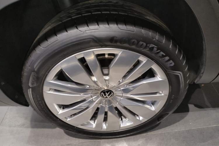 Used Volkswagen Teramont 2024 380TSI Four-Wheel Drive Prestige Flagship Edition Right Rear Wheel Hub