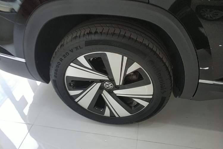 Used Volkswagen Teramont 2024 530 V6 All-Wheel Drive Prestige Luxury Edition Right Rear Wheel Hub