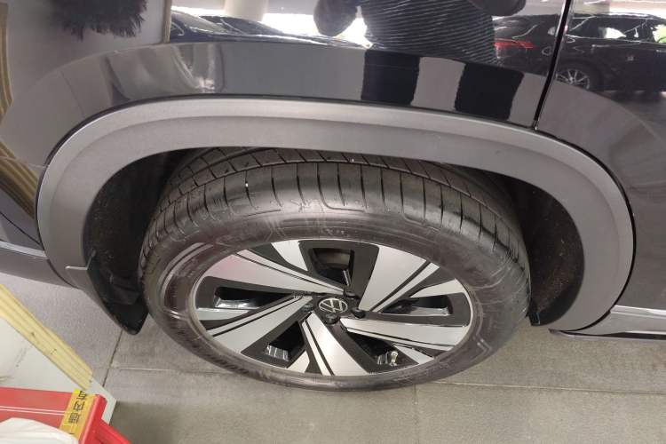 Used Volkswagen Teramont 2024 380TSI Four-Wheel Drive Prestige Luxury Edition Right Rear Wheel Hub